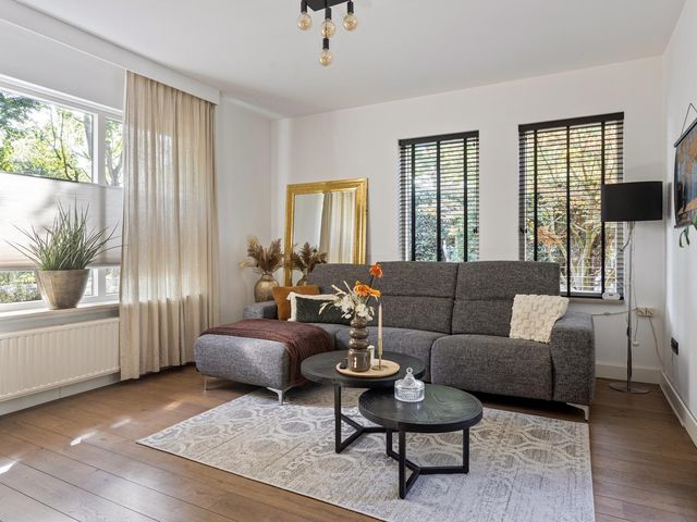 Robijndijk 104, Roosendaal