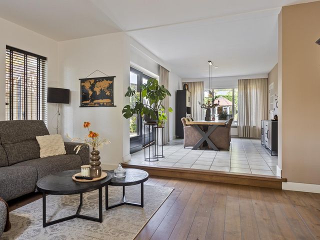 Robijndijk 104, Roosendaal