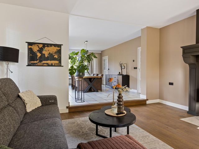 Robijndijk 104, Roosendaal