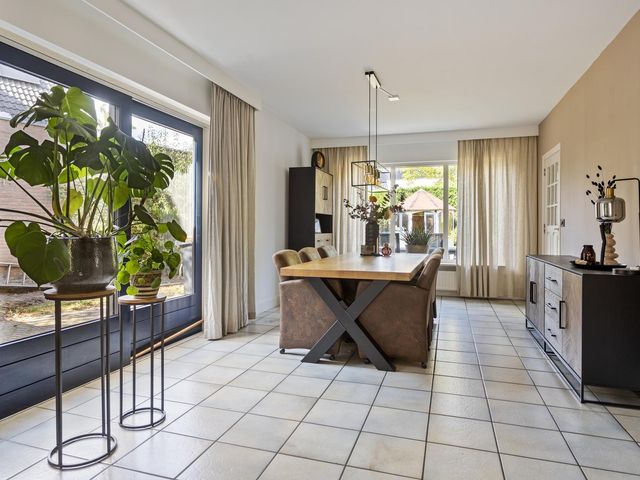 Robijndijk 104, Roosendaal