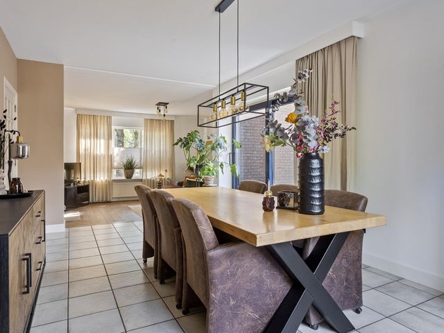 Robijndijk 104, Roosendaal