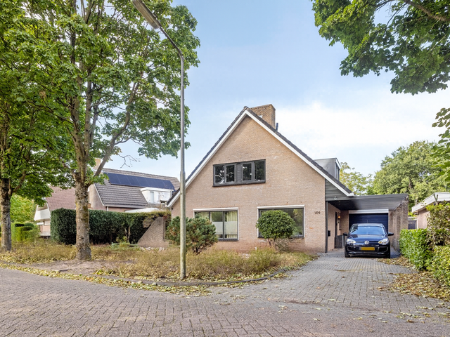 Robijndijk 104, Roosendaal