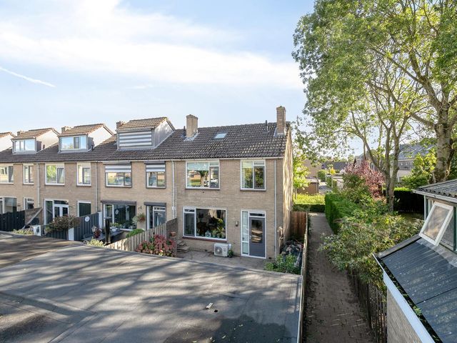 Irisstraat 18, Zuid-Beijerland
