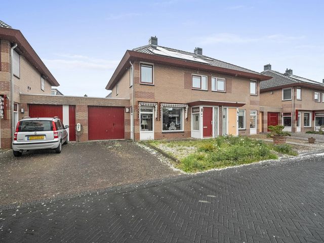 Mossel 16, Middenmeer