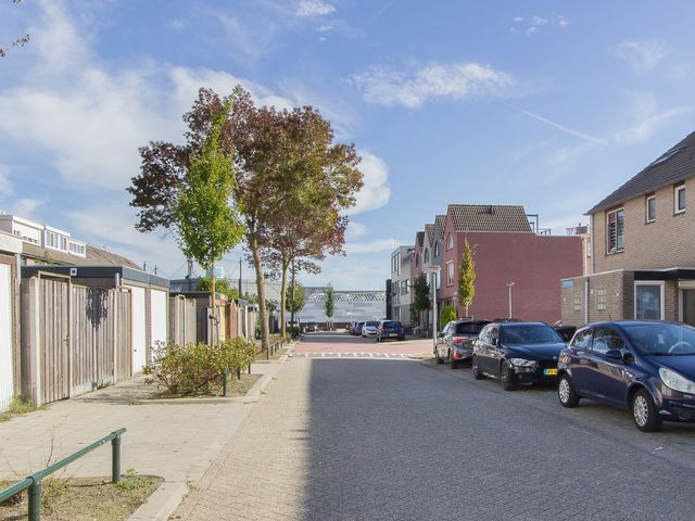 Chopinpad 30, Almere
