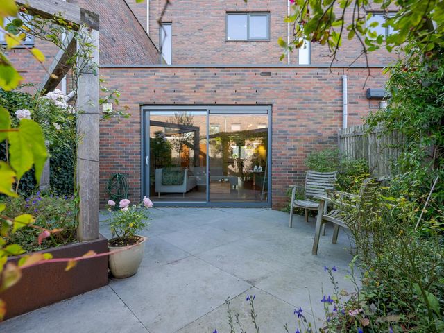 Ter Lips 84, Voorschoten