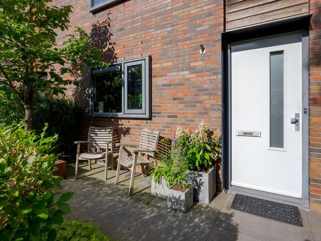 Ter Lips 84, Voorschoten