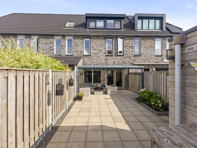 Koningin Máximalaan 18, Julianadorp