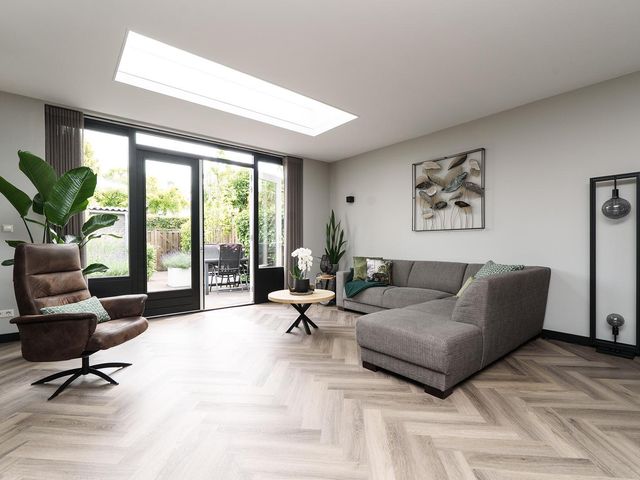 Zalm 7, Hendrik-Ido-Ambacht