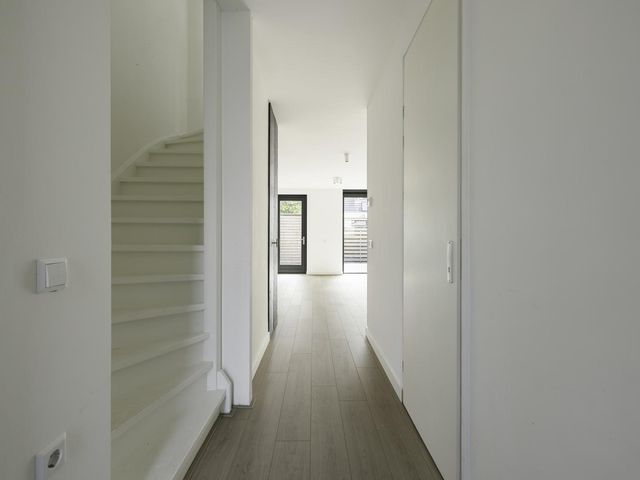 Colonnade 75, Hoofddorp
