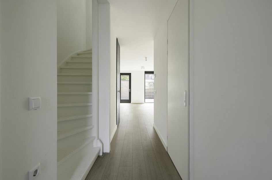 Colonnade 75