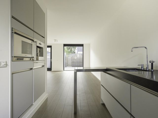 Colonnade 75, Hoofddorp