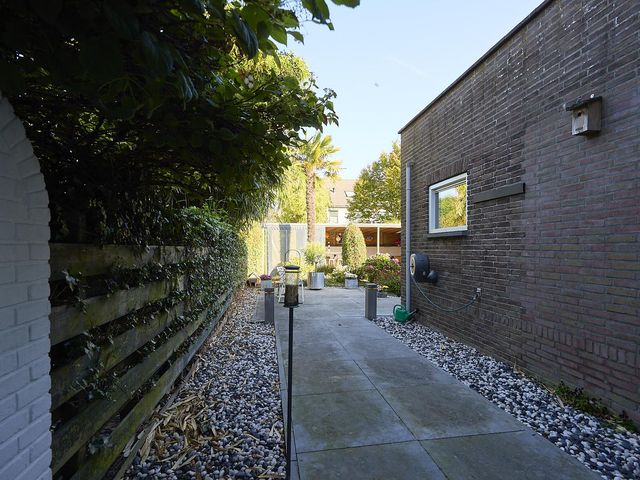 Leeuwenlaan 14, Terneuzen