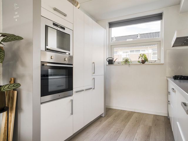 Olle Kapoenstraat 8, Almere