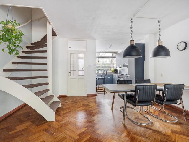 Lindendreef 8, Vlaardingen