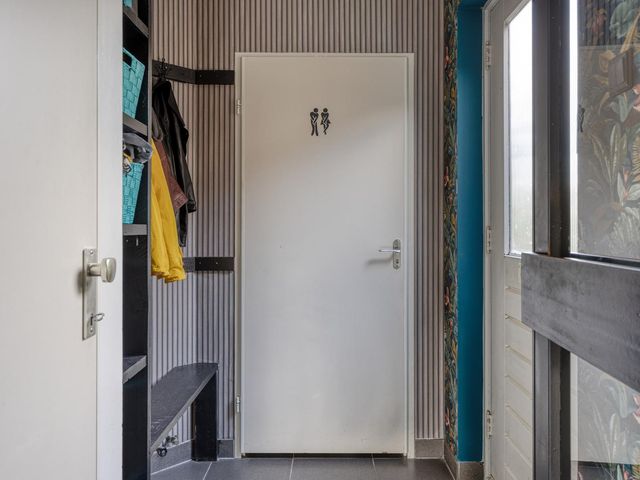 Wethouder Marcuslaan 12, Hooge Zwaluwe