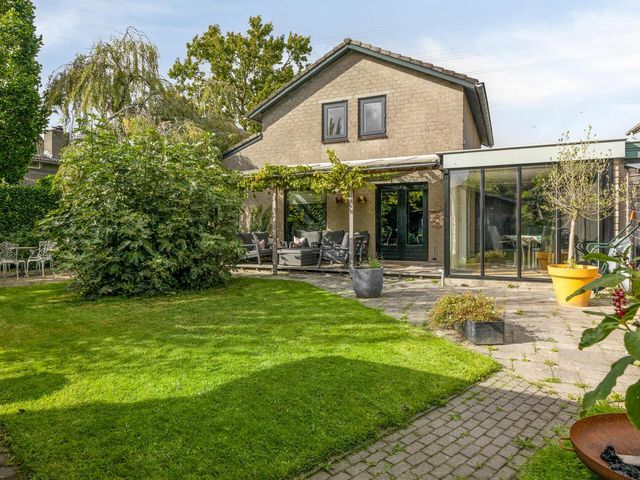 Wethouder Marcuslaan 12, Hooge Zwaluwe