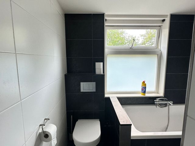 Breed 35A, Hoorn