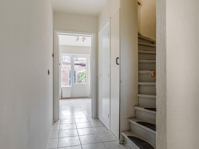 Van Hallstraat 10, Elst