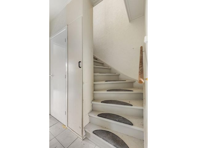 Van Hallstraat 10, Elst