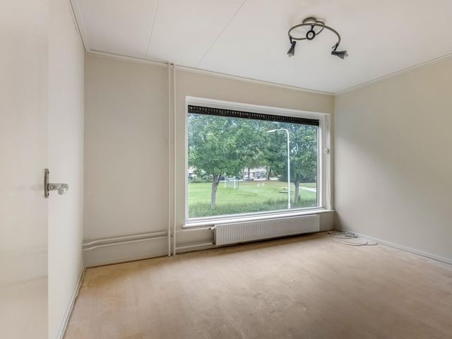 Van Hallstraat 10, Elst