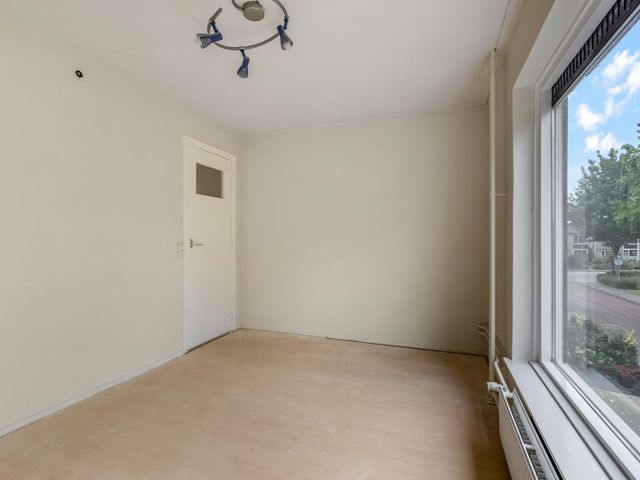 Van Hallstraat 10, Elst