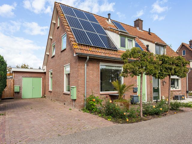 Leedjes 11, Driel