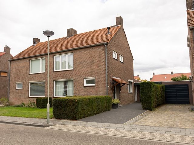 De Lerodestraat 12, Born