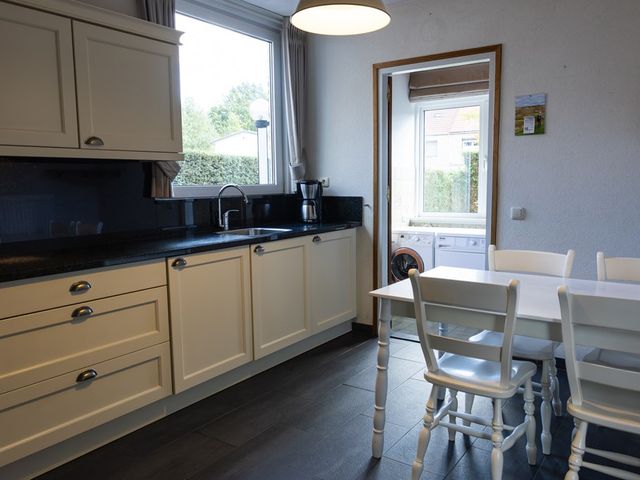 De Lerodestraat 12, Born