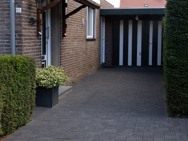 De Lerodestraat 12, Born