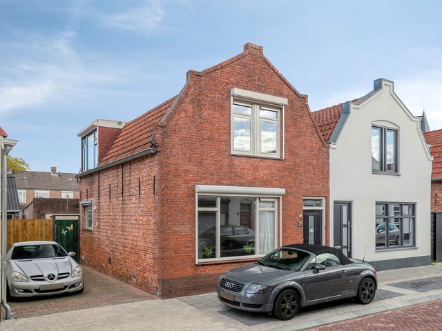Wilhelminastraat 14, Dinteloord