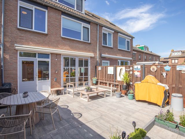 Pastoor Gortzstraat 9, Oud Ade