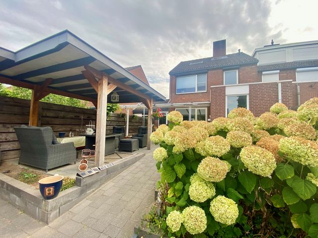 Steenakker 48, Roosteren