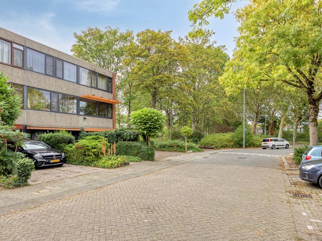 Akkerdistel 1, Rotterdam