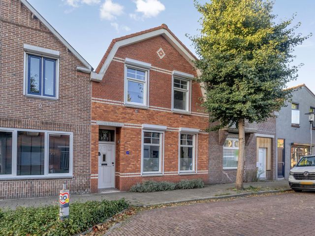 Westdam 11, Sas Van Gent