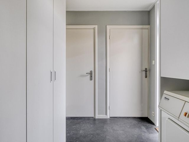 Westdam 11, Sas Van Gent