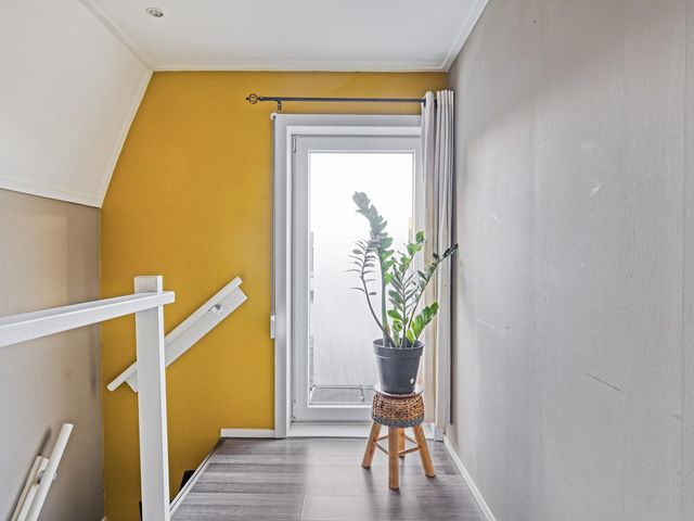 Westdam 11, Sas Van Gent
