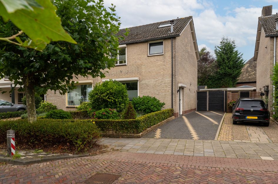 Donkerstraat 12