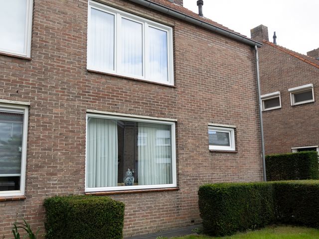 De Lerodestraat 12, Born
