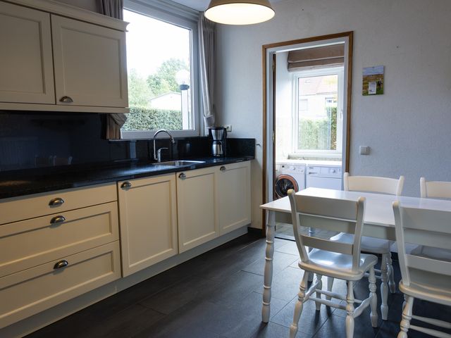 De Lerodestraat 12, Born