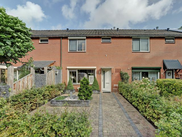 Lijsterbeslaan 8, Emmer-Compascuum