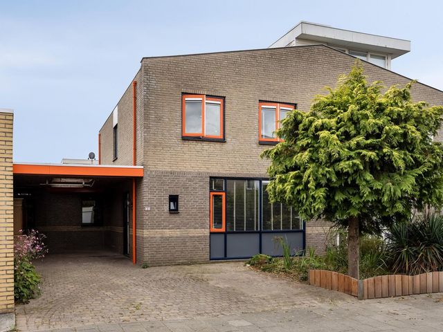 Luchtenburg 2, Oss