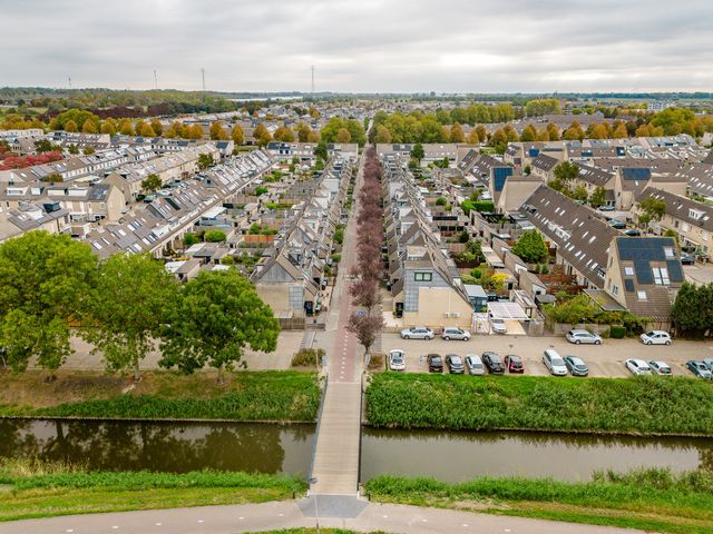 Haya van Someren-Downerpad 37, Spijkenisse