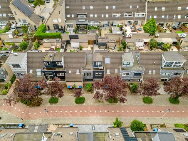 Haya van Someren-Downerpad 37, Spijkenisse