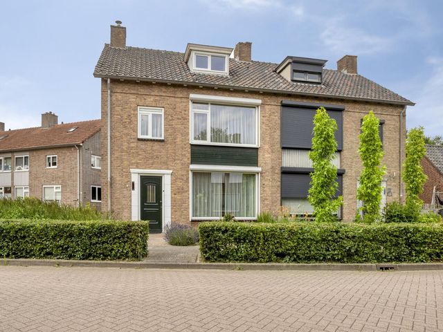 Engelbertstraat 29, Alphen