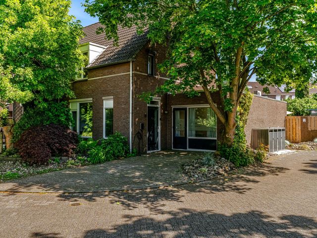 Losvloerstraat 15, Geleen