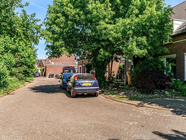 Losvloerstraat 15, Geleen