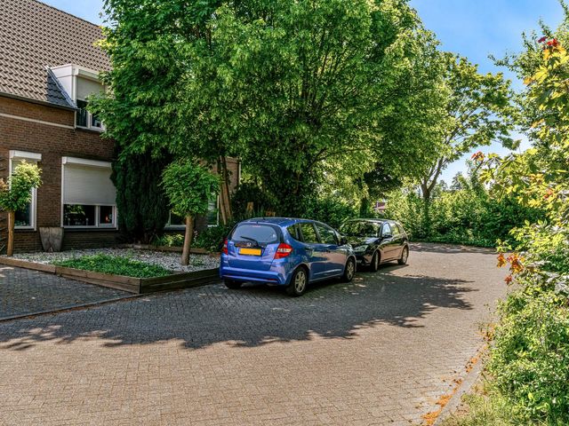 Losvloerstraat 15, Geleen