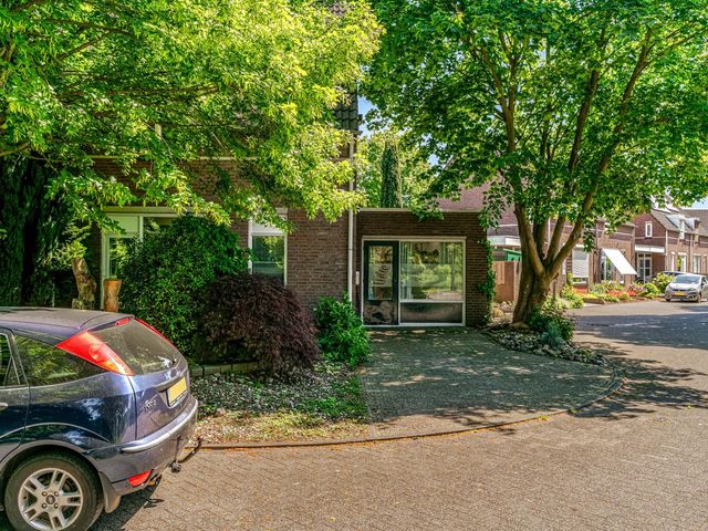 Losvloerstraat 15, Geleen