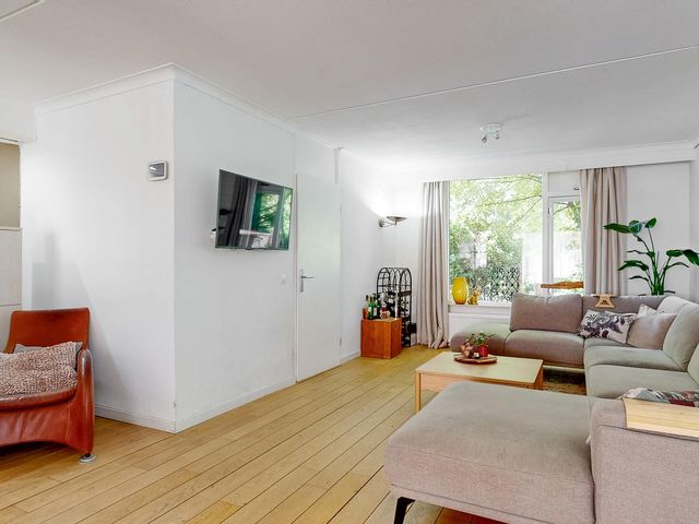 Losvloerstraat 15, Geleen